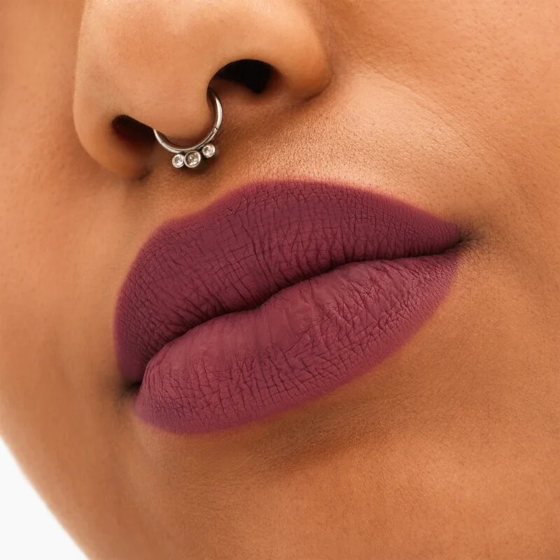 MAC Cosmetics Locked Kiss 24h Lipstick Ultra matt hosszantrató rúzs árnyalat Opulence 18 g
