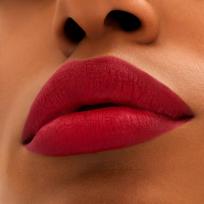 MAC Cosmetics Locked Kiss 24h Lipstick Ultra matt hosszantrató rúzs árnyalat Ruby True 18 g