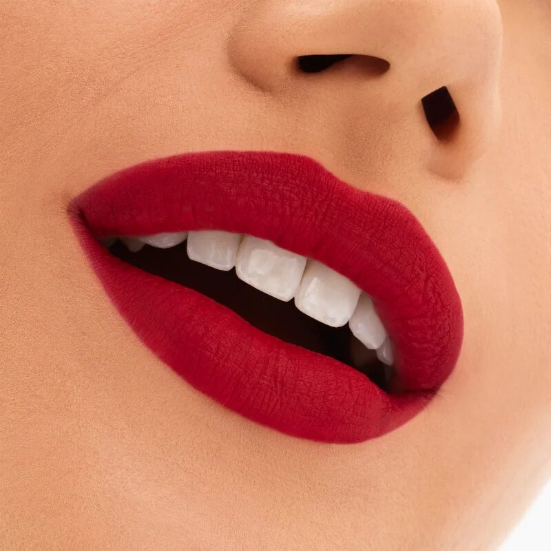 MAC Cosmetics Locked Kiss 24h Lipstick Ultra matt hosszantrató rúzs árnyalat Ruby True 18 g