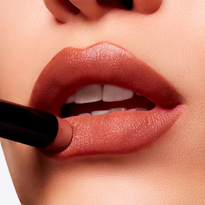 MAC Cosmetics Powder Kiss Velvet Blur Slim Stick hidratáló matt rúzs árnyalat Spice World 2 g