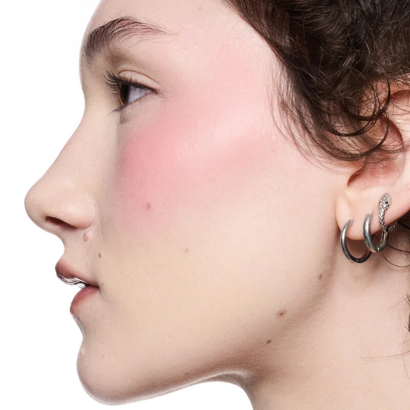 MAC Cosmetics Skinfinish Colourstruck arcpirosító árnyalat Sinner 4.5 g