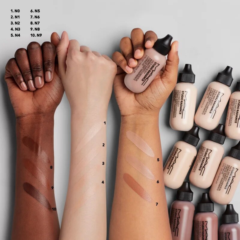 MAC Cosmetics Studio Radiance Face and Body Radiant Sheer Foundation könnyű alapozó arcra és testre árnyalat N1 50 ml