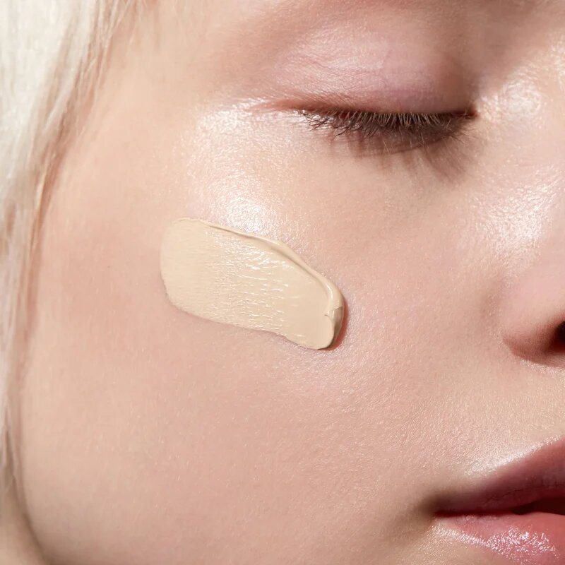 Mádara MÁDARA Skinonym Semi-Matte Peptide tartós alapozó peptidekkel árnyalat Porcelain 10 30 ml