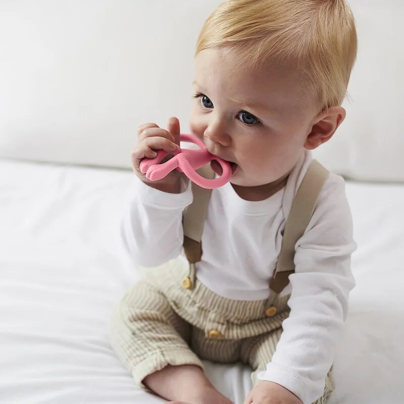 Matchstick Monkey Monkey Teether rágóka 2in1 kefével Pink 1 db