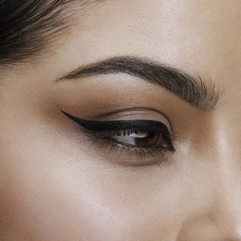 MAYBELLINE NEW YORK Hyper Precise ultra-fekete szemhéjtus árnyalat Black Matte 1 ml