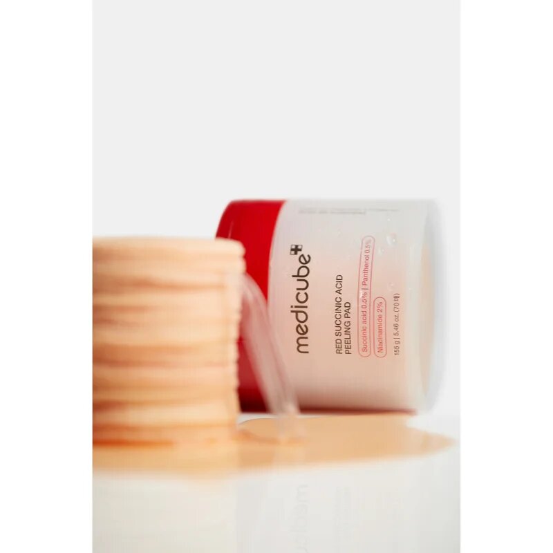 Medicube Red Succinic Acid Peeling Pad hámlasztó kendők a problémás bőrre 70 db