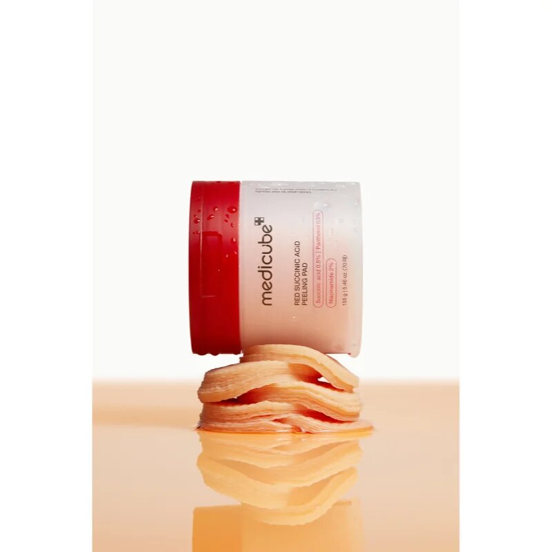 Medicube Red Succinic Acid Peeling Pad hámlasztó kendők a problémás bőrre 70 db