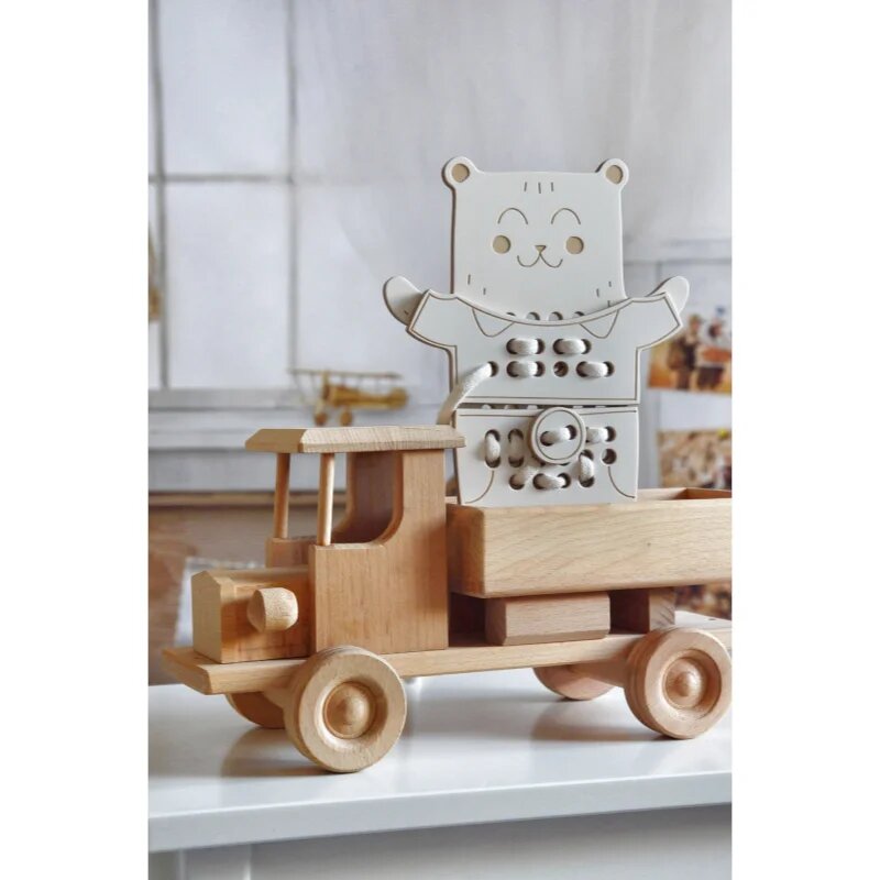 Milin Wooden Lacing Toy Mr. Teddy interaktív játék 22 cm x 17 cm x 07 cm 1 db