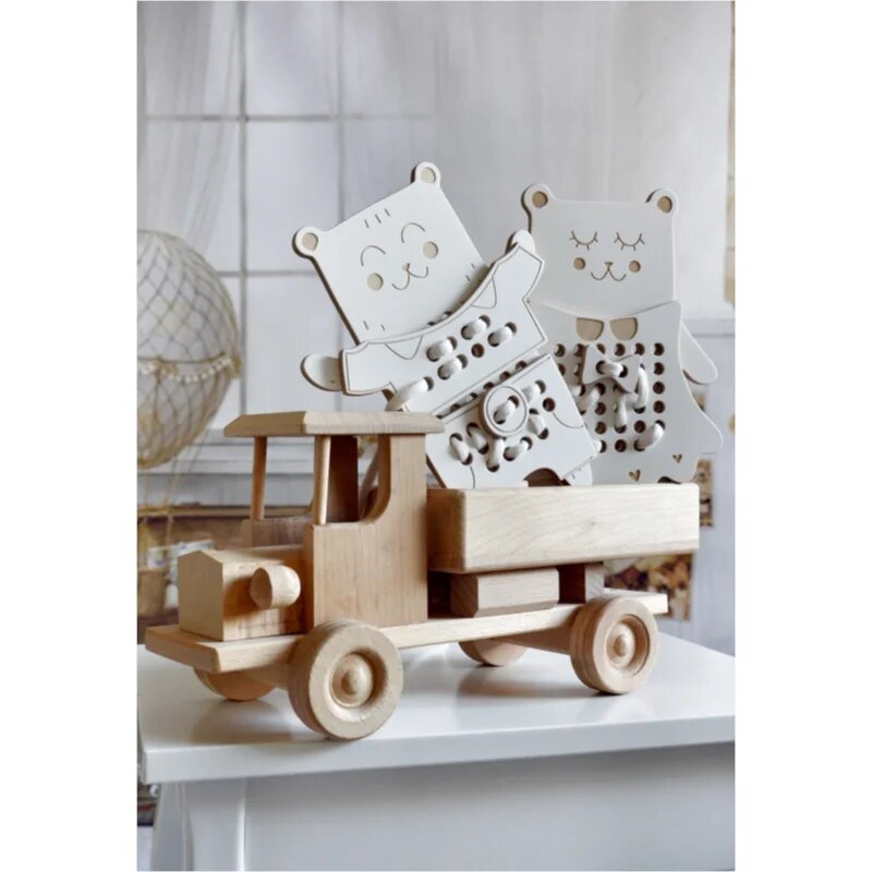 Milin Wooden Lacing Toy Mrs. Teddy interaktív játék 22 cm x 16 cm x 07 cm 1 db