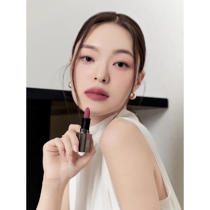 MUZIGAE MANSION Moodwear Blur Lipstick hidratáló matt rúzs árnyalat 007 Hippy 4 g