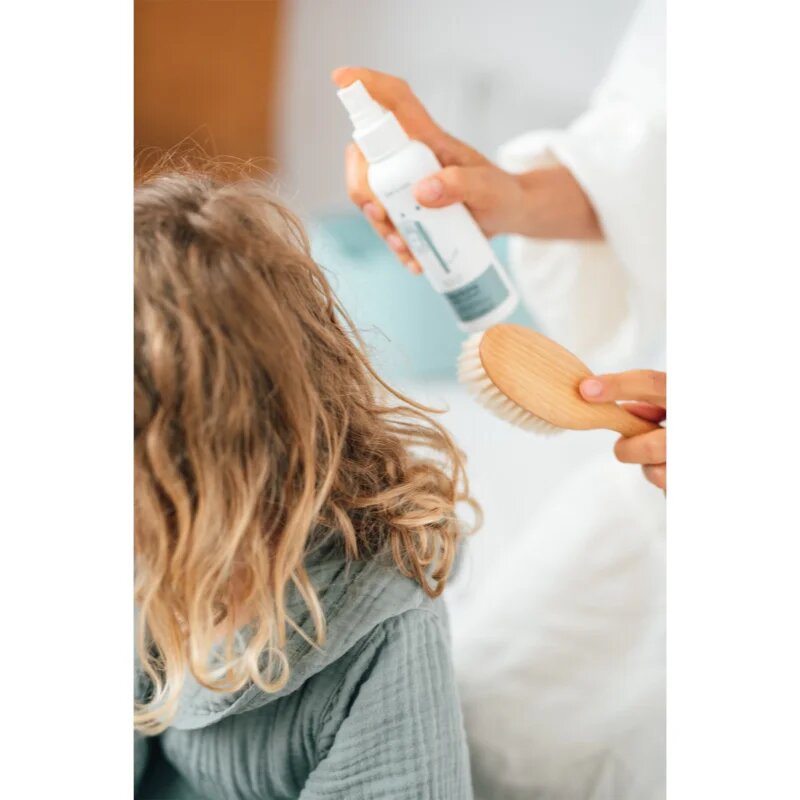 Naif Baby & Kids Hair Lotion öblítés nem igénylő tápláló kondicionáló a könnyű kifésülésért 150 ml