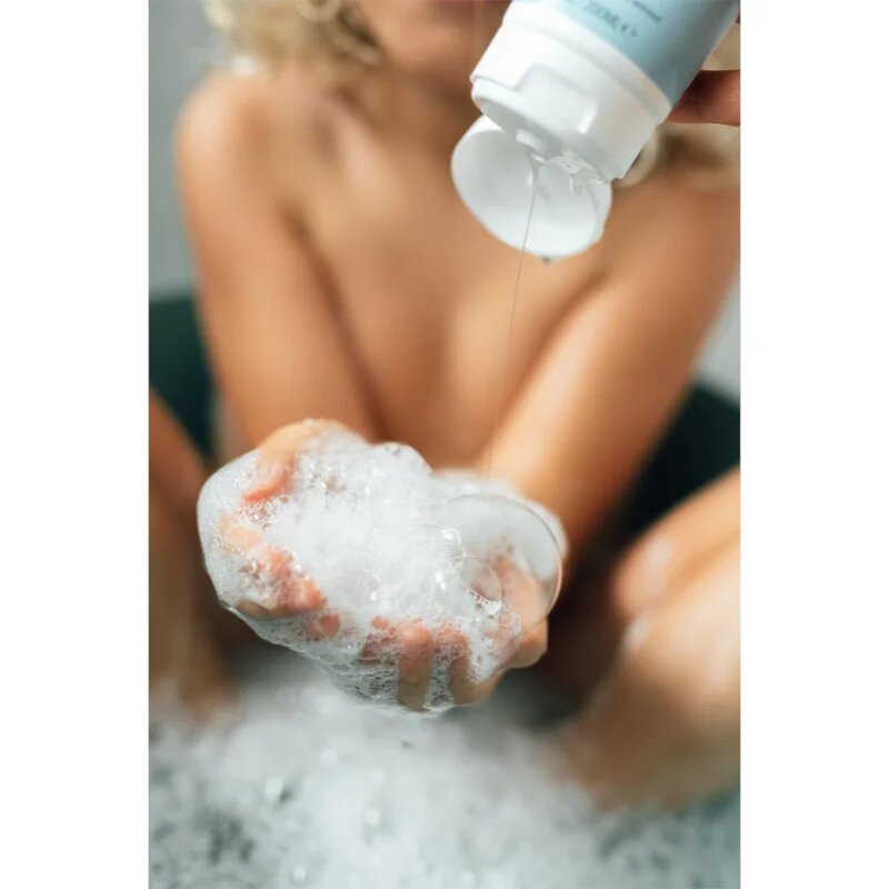 Naif Baby & Kids Wash Gel tisztító gél gyerekeknek és csecsemőknek testre és arcra 200 ml