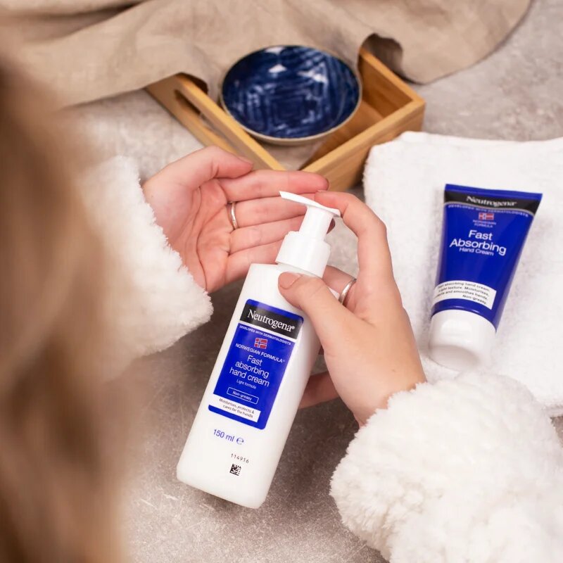 Neutrogena Norwegian Formula® gyorsan felszívódó kézkém 150 ml