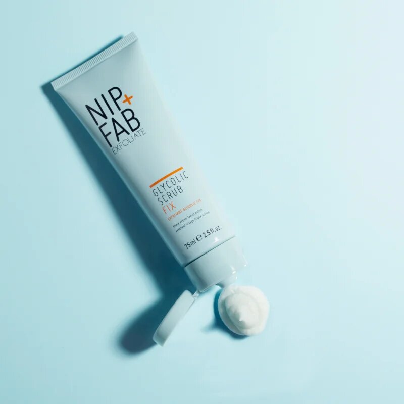 NIP+FAB Glycolic Fix Scrub peeling az arcra 75 ml