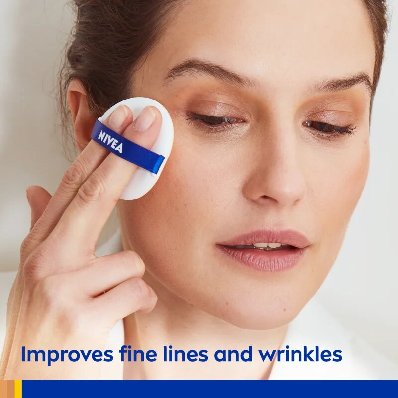 Nivea Hyaluron Cellular Filler Cushion alapozó sminkszivaccsal 3 az 1-ben árnyalat 03 Dark 15 g
