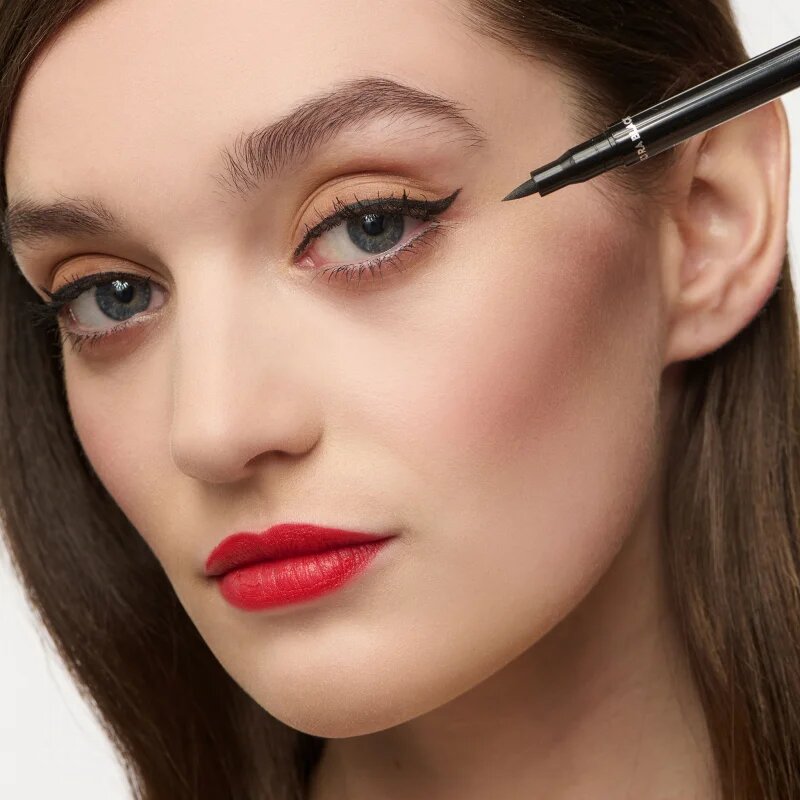 NOBEA Day-to-Day Liquid Pen Eyeliner Vízálló szemceruza árnyalat Ultra Black 1.1 ml