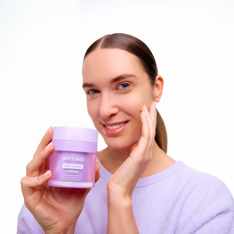 Notino Anti-Aging Cream with Peptides Vitamin C Ceramides Hyaluronic Acid Niacinamide & Pantheno nappali és éjszakai krém a bőröregedés ellen 50 m