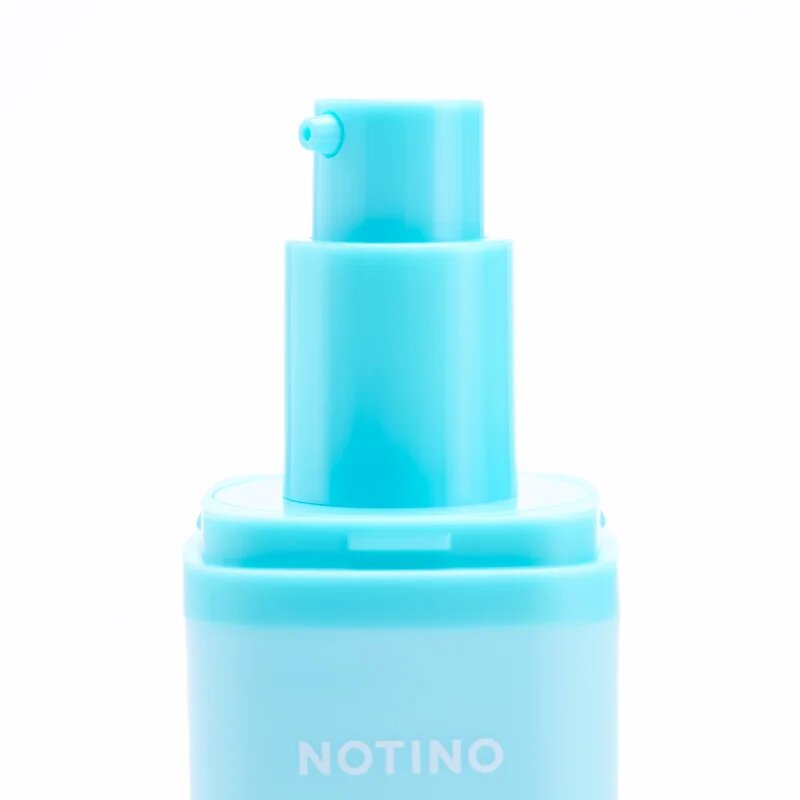 Notino Hydrating Serum with Hyaluronic Acid & Vitamins C + E hidratáló szérum az élénk és kisimított arcbőrért 30 ml