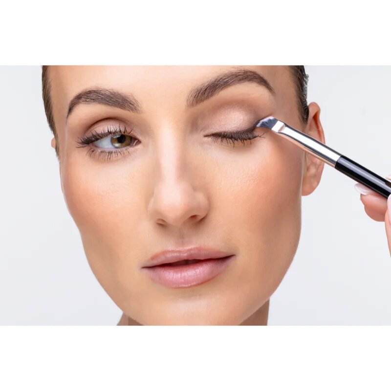 Notino Makeup Brushes Professional Angled Eyeliner Make-Up Brush 251 szemhéjfesték ecset 1 db