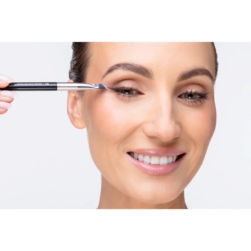 Notino Makeup Brushes Professional Angled Eyeliner Make-Up Brush 251 szemhéjfesték ecset 1 db