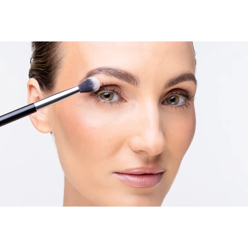 Notino Makeup Brushes Professional Eyeshadow Blending Make-Up Brush 205 ecset az alap szemhéjfestékekre 1 db