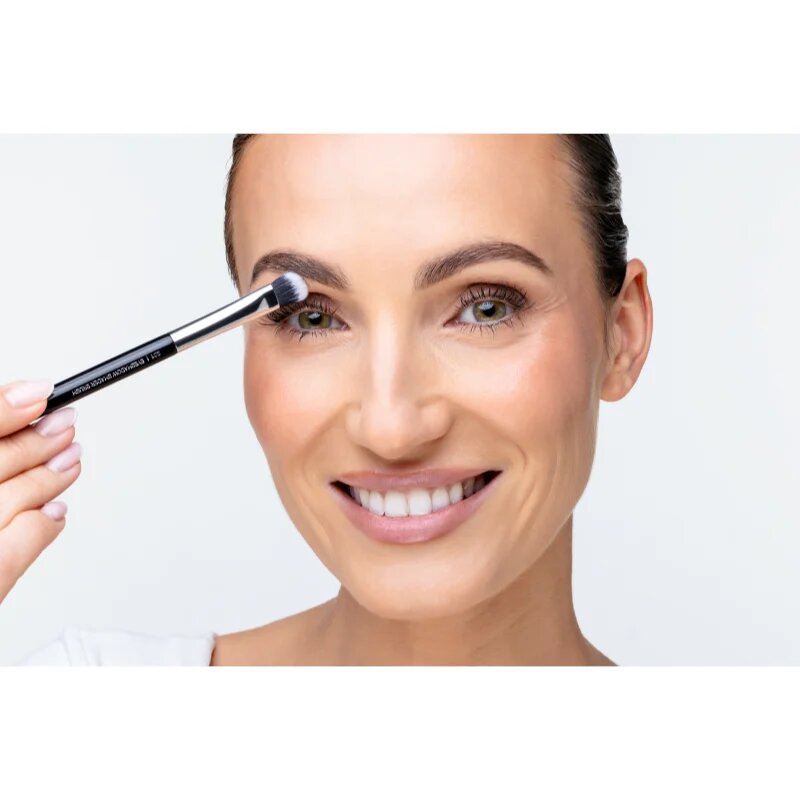 Notino Makeup Brushes Professional Eyeshadow Shader Make-Up Brush 201 ecset az alap szemhéjfestékekre 1 db