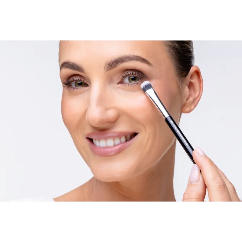 Notino Makeup Brushes Professional Eyeshadow Shader Make-Up Brush 201 ecset az alap szemhéjfestékekre 1 db
