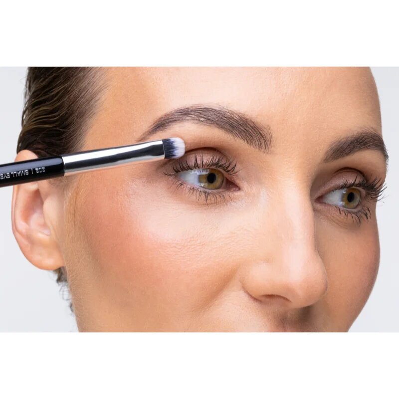 Notino Makeup Brushes Professional Small Eyeshadow Shader Make-Up Brush 202 ecset az alap szemhéjfestékekre 1 db