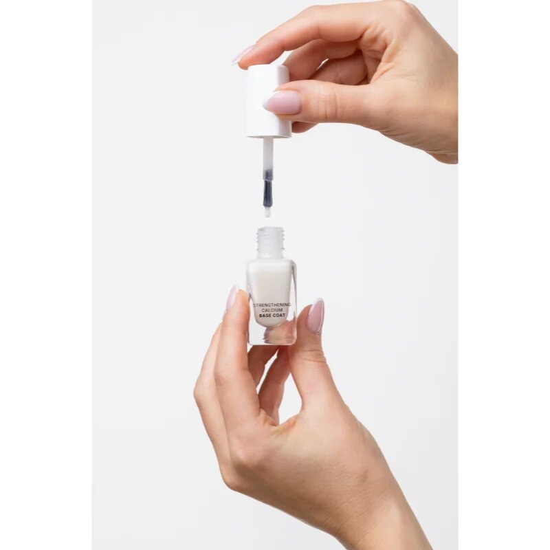 Notino Nail Care Strengthening Calcium Base Coat körömerősítő lakk 10 ml