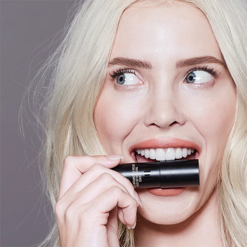 Nudestix Tinted Blur Foundation Stick korrektor ceruza természetes hatásért árnyalat Light 1 6 g