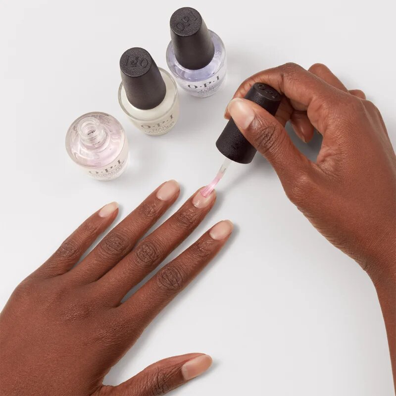 OPI Natural Nail Strengthener alapozó körömlakk feszesítő hatással 15 ml