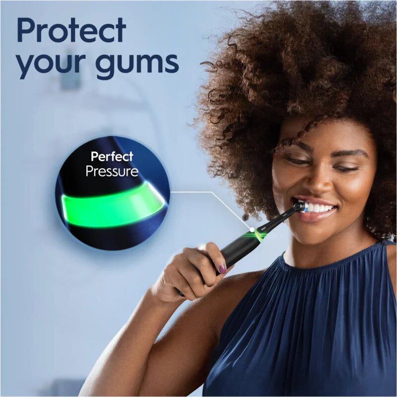 Oral-B iO White Clean elektromos fogkefe töltőtokkal Matte Black 1 db