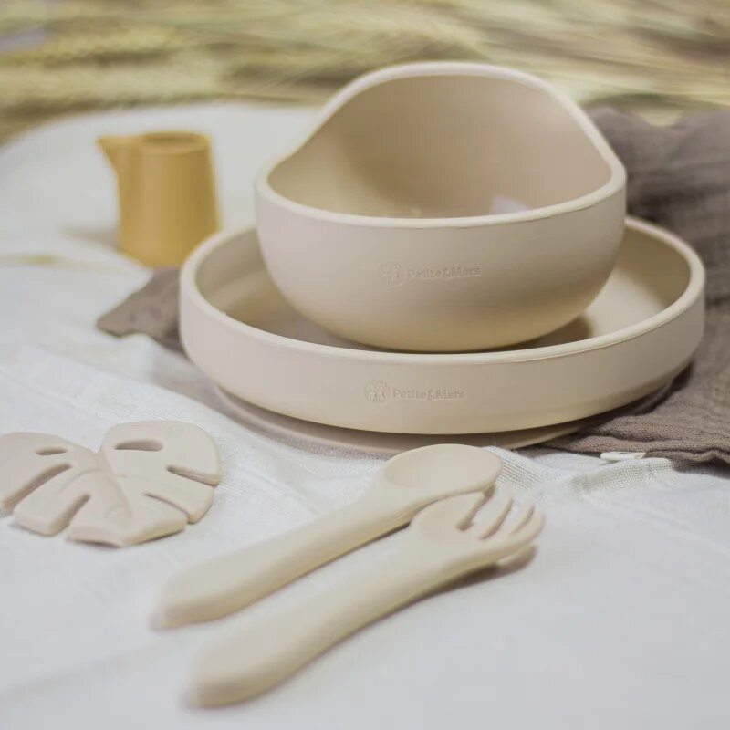 Petite&Mars Take&Match Silicone Bowl tálka tapadókoronggal Desert Sand 6 m+ 360 ml