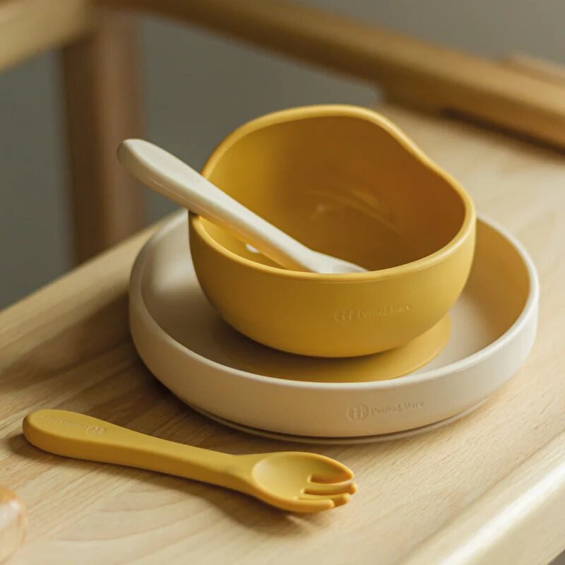 Petite&Mars Take&Match Silicone Bowl tálka tapadókoronggal Intense Ochre 6 m+ 360 ml
