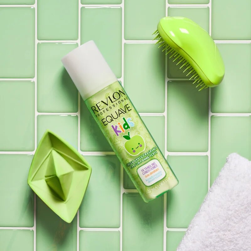 Revlon Professional Equave Kids hipoallergén öblitést nem igénylő kondicionáló a könnyű kifésülésért 3 éves kortól 200 ml