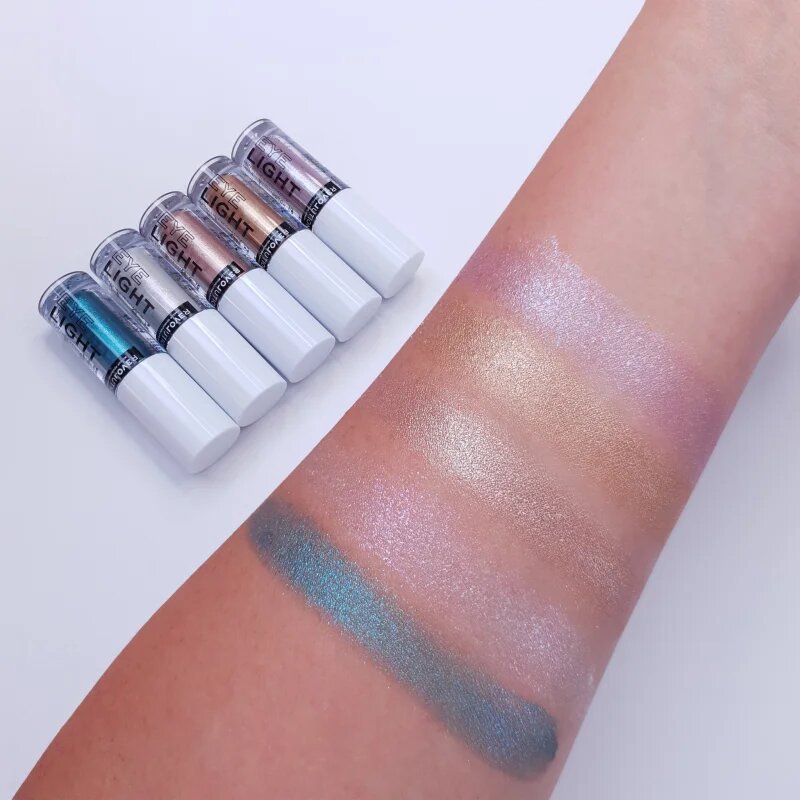 Revolution Relove Eye Light metálszínű szemhéjfesték árnyalat Queen 1.9 ml