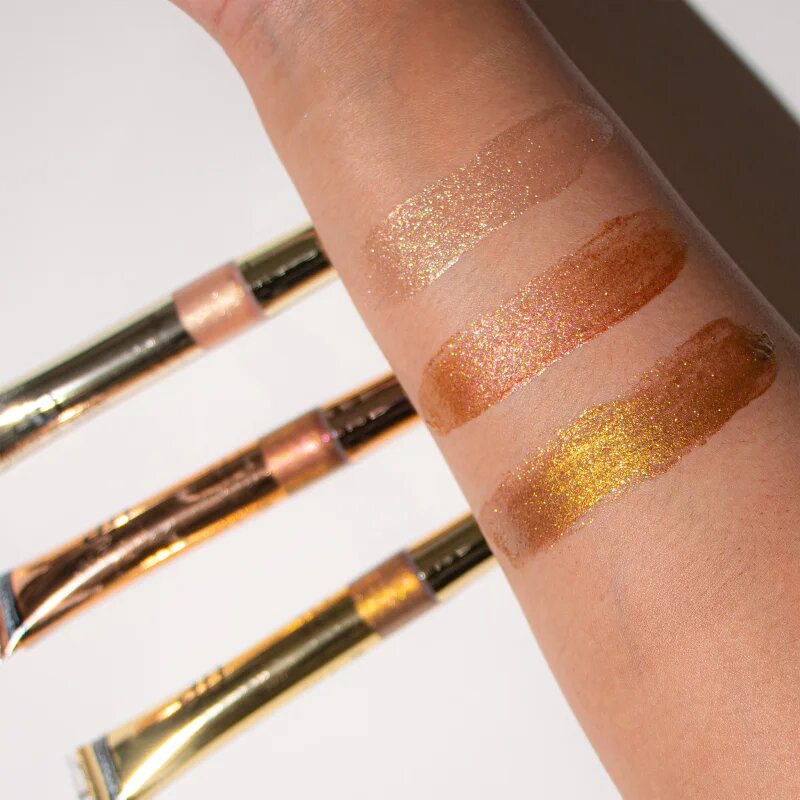 Revolution Relove Glow Up folyékony bőrélénkítő árnyalat Lit Up 8 ml