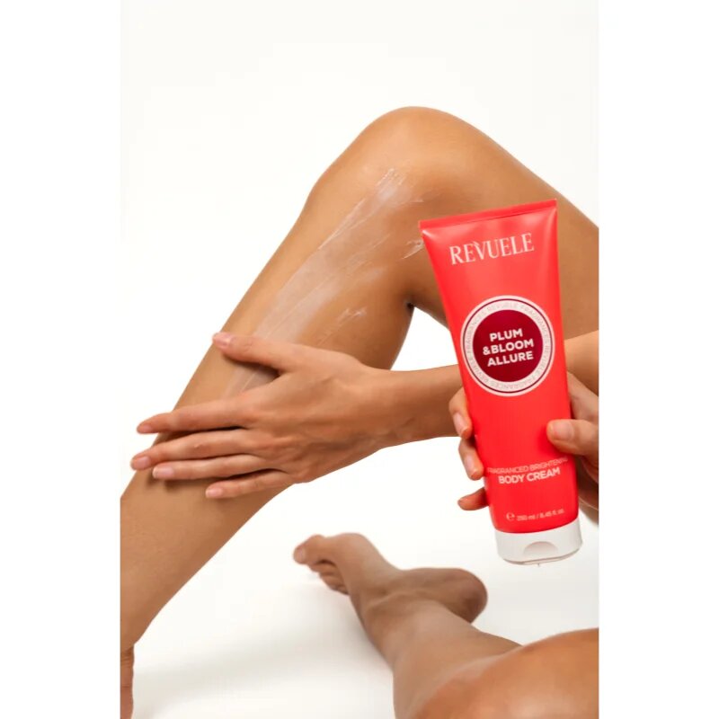 Revuele Plum & Bloom Allure Fragranced Brightening Body Cream Élénkítő testápoló hidratáló hatással hölgyeknek 250 ml