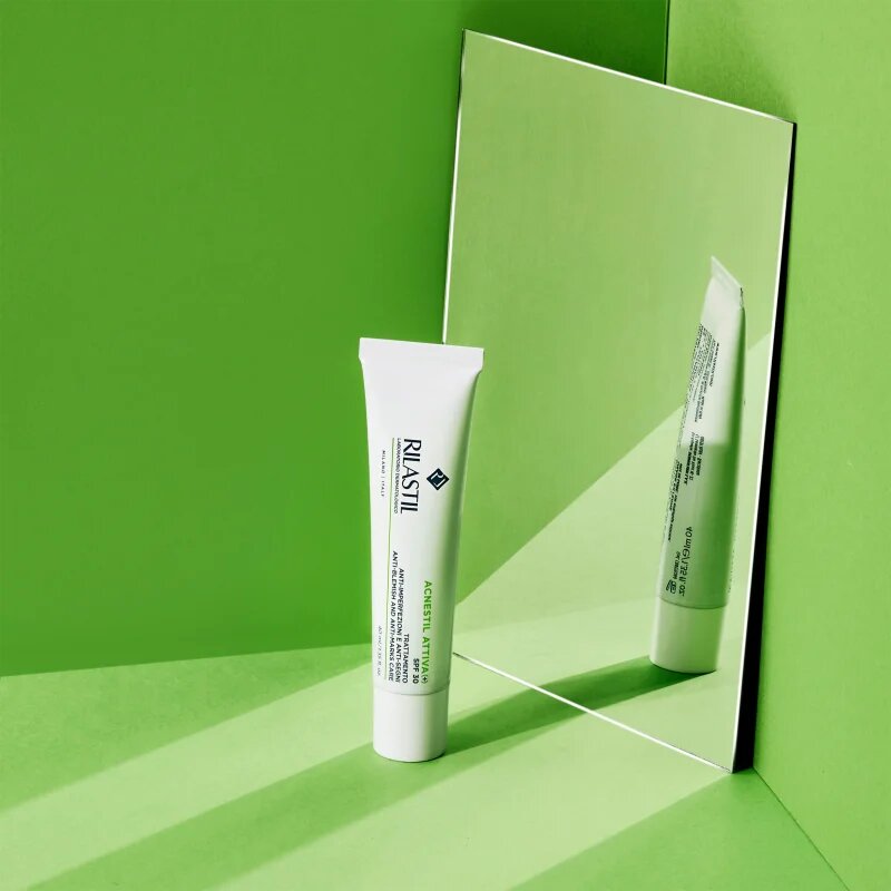 Rilastil Acnestil Attiva (+) bőrkrém a bőr tökéletlenségei ellen SPF 30 40 ml