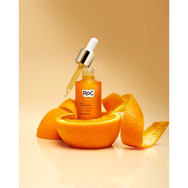 RoC Multi Correxion Revive + Glow bőrélénkítő szérum C-vitaminnal az arcra és a nyakra 30 ml
