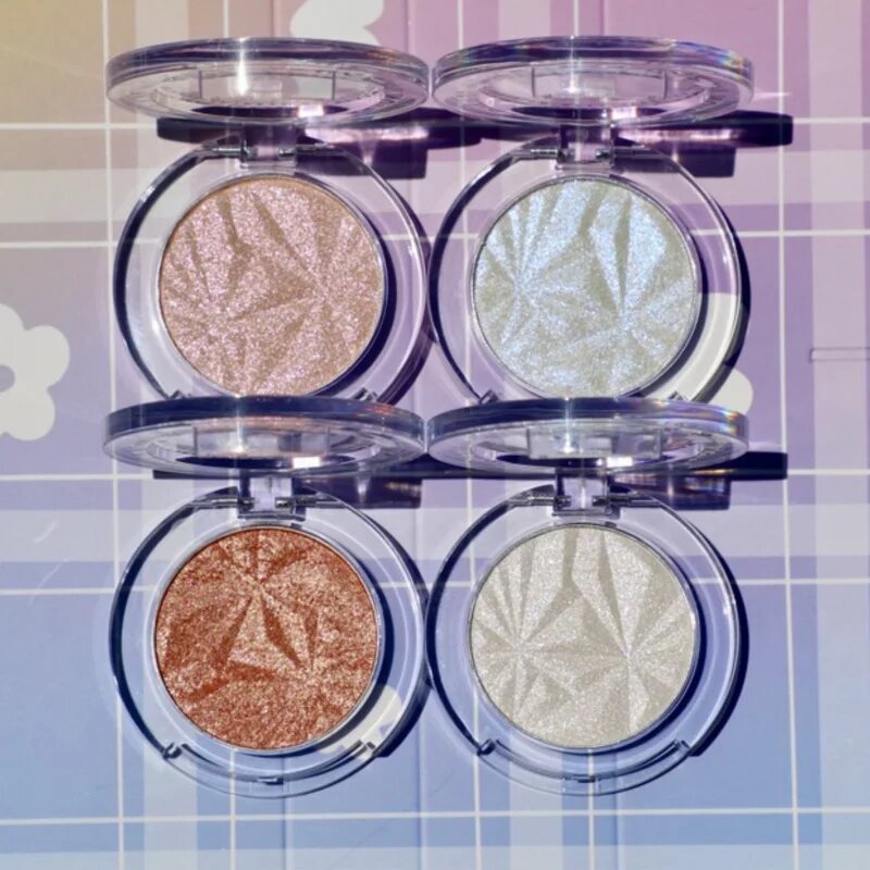 Rude Cosmetics Manga Collection Twinkle Twinkle Highlighter kompakt púderes élénkítő arcra árnyalat Sawa-Chan's Heart 4 g
