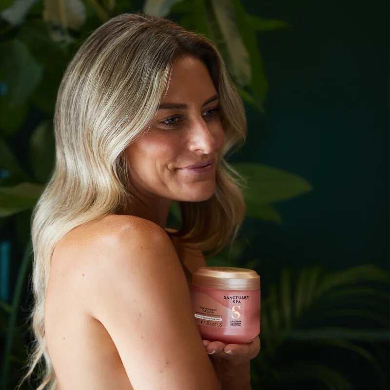 Sanctuary Spa Lily & Rose Collection testápoló peeling virág illattal 300 g