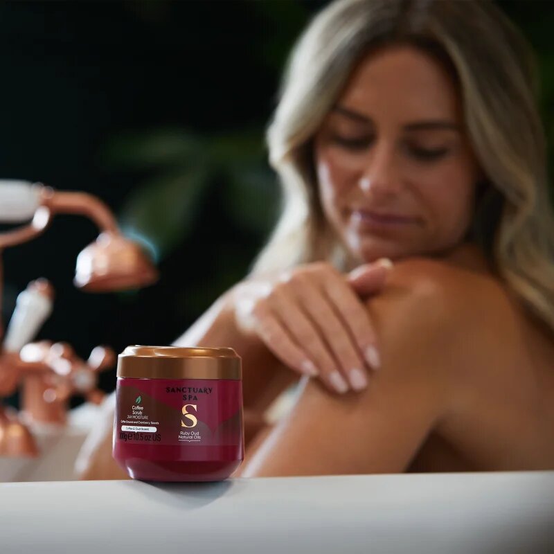 Sanctuary Spa Ruby Oud kávé test peeling 300 ml