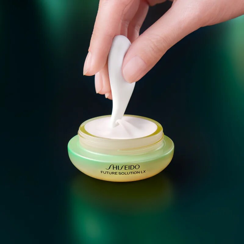 Shiseido Future Solution LX Legendary Enmei Ultimate Brillance Eye Cream fiatalító és élénkítő szemkrém 15 ml