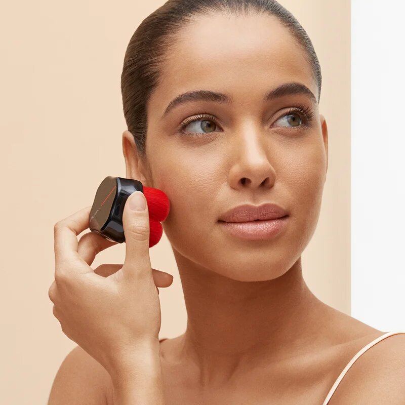 Shiseido HANATSUBAKI HAKE Polishing Face Brush ecset folyékony és púderes termékekhez 1 db