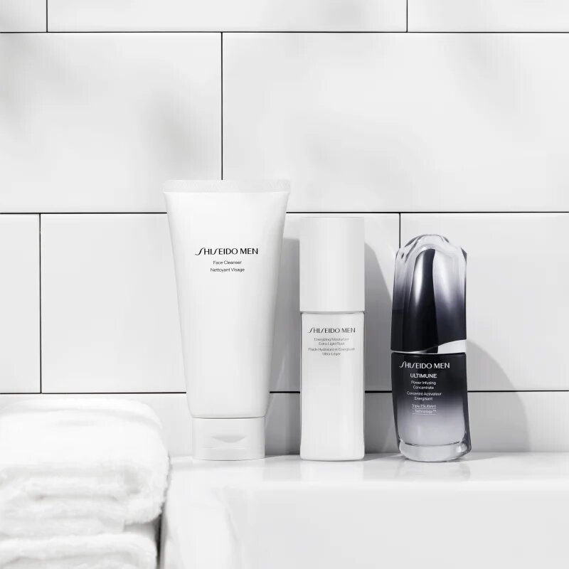 Shiseido Men Energizing Moisturizing Extra Light Fluid fluid regeneráló hatással uraknak 100 ml