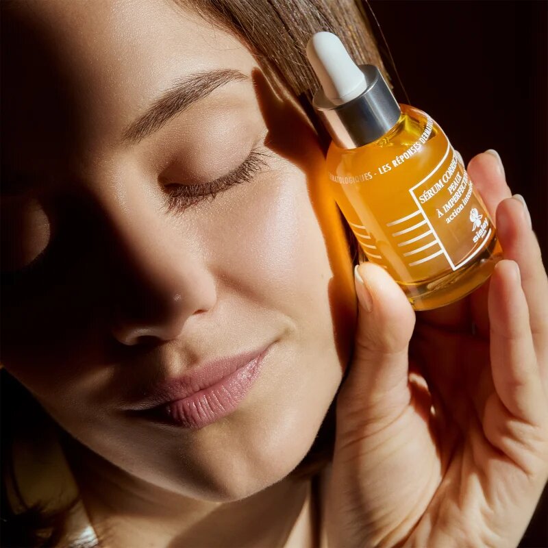 Sisley Corrective Serum for Blemish Prone Skin helyreállító szérum a bőr tökéletlenségei ellen 30 ml