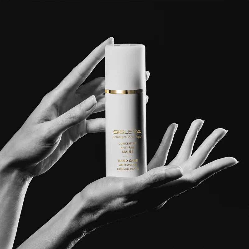 Sisley Sisleÿa L'Integral Anti-Aging Concentrate Hand Care fiatalító kézkrém pigmentfoltok ellen SPF 30 75 ml