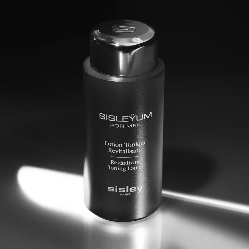Sisley Sisleÿum Revitalizing Toning Lotion tonizáló arcvíz a bőrréteg megújítására uraknak 150 ml