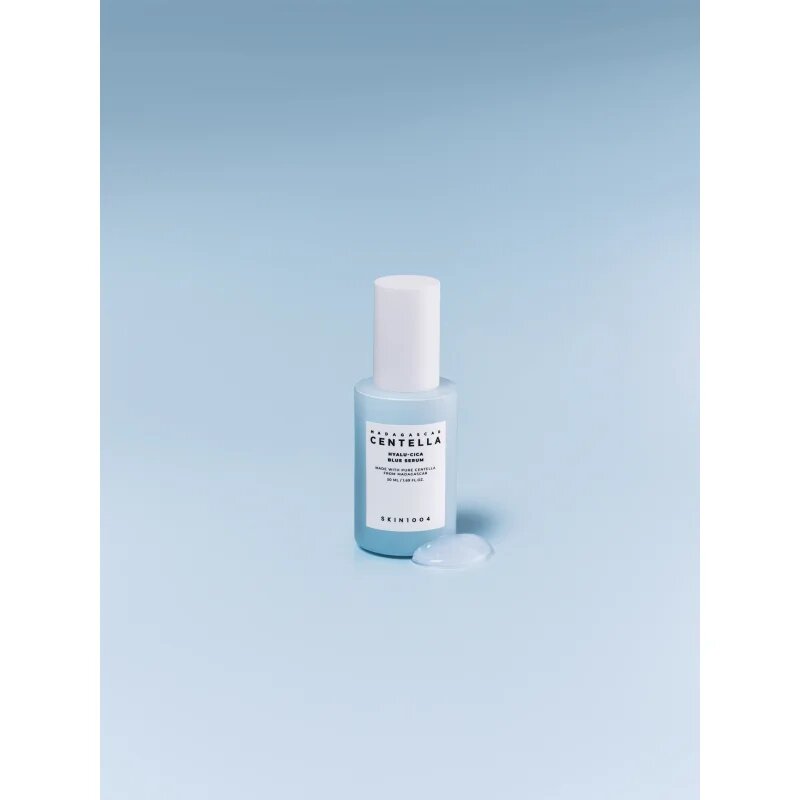 SKIN1004 Madagascar Centella Hyalu-Cica Blue Serum Intenzíven hidratáló szérum az érzékeny bőr megnyugtatásához és erősítéséhez 50 ml